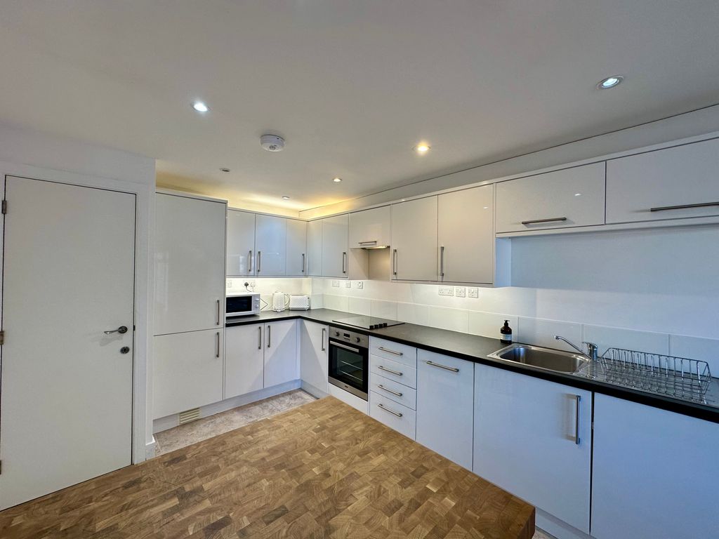 Property photo 2 of 39