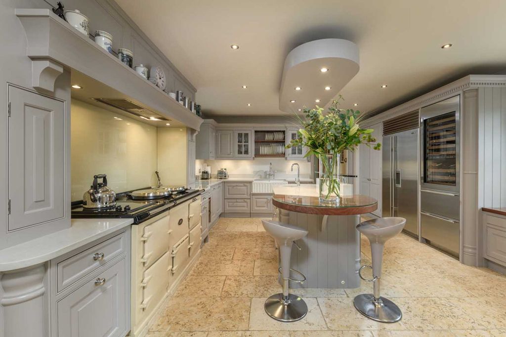 Property photo 2 of 30