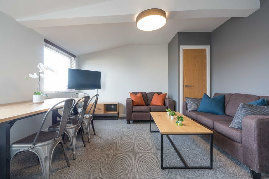 Property photo 1 of 11 Khf15- Living Area