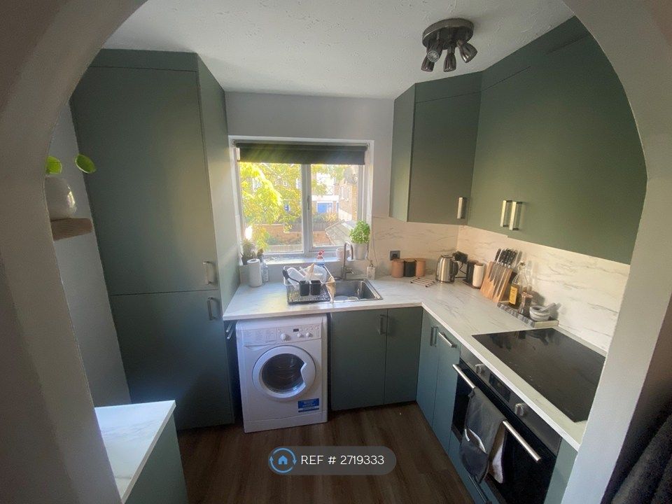 Property photo 2 of 9 Kitchen