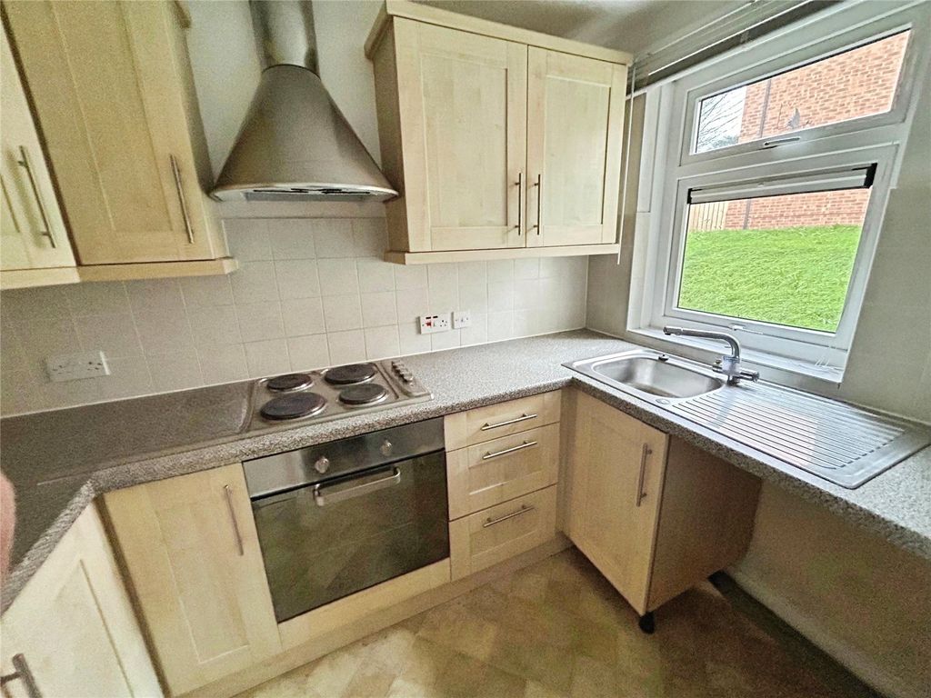 Property photo 3 of 6 Kitchen