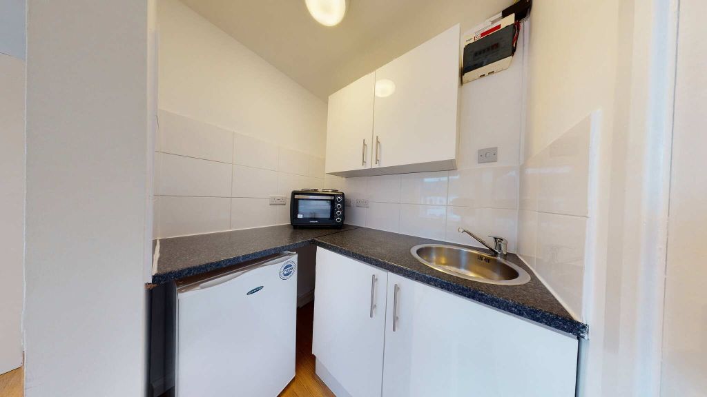 Property photo 2 of 8 Kitchen