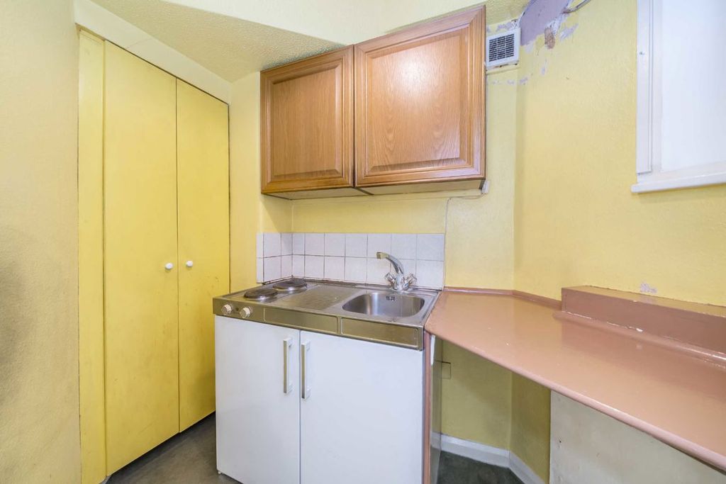 Property photo 3 of 4