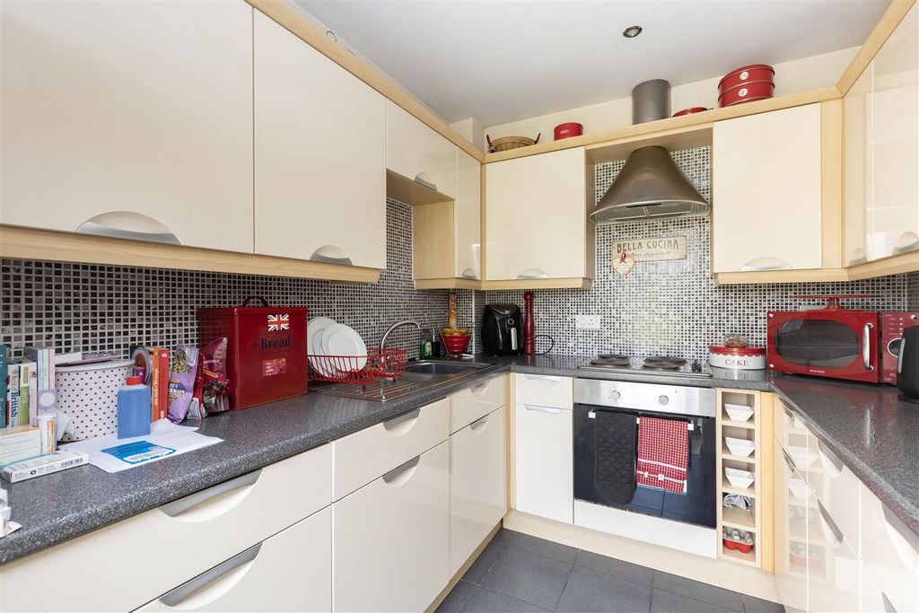 Property photo 3 of 25 Kitchen