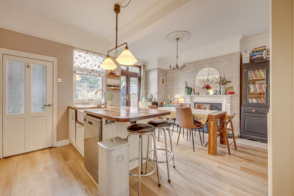 Property photo 2 of 30