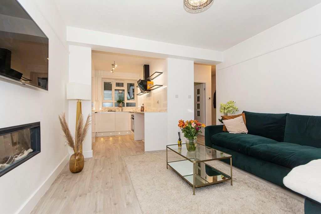 Property photo 1 of 9 Co_Ibkdz8Zhd_R1Qwh4Vo4F7Jak.Jpg