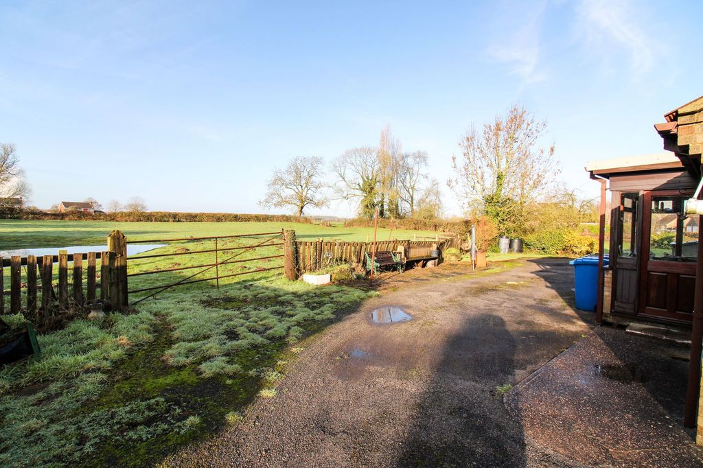 Additional image 10 of 3 bed bungalow for saleCade Lane, Upton, Gainsborough DN21