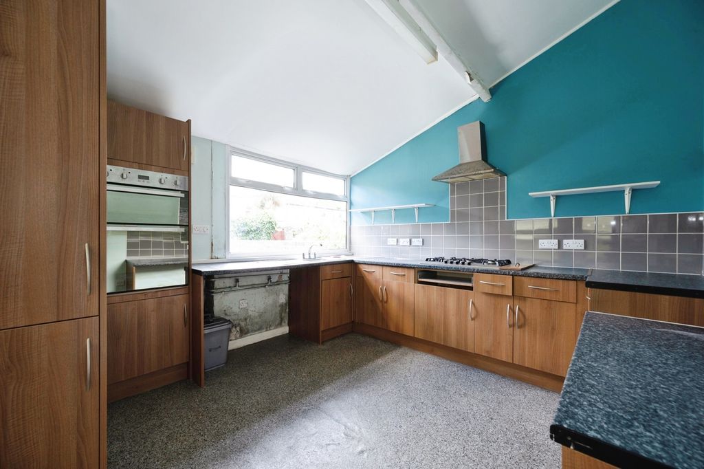 Property photo 2 of 19 Pbox-Img.Jpg