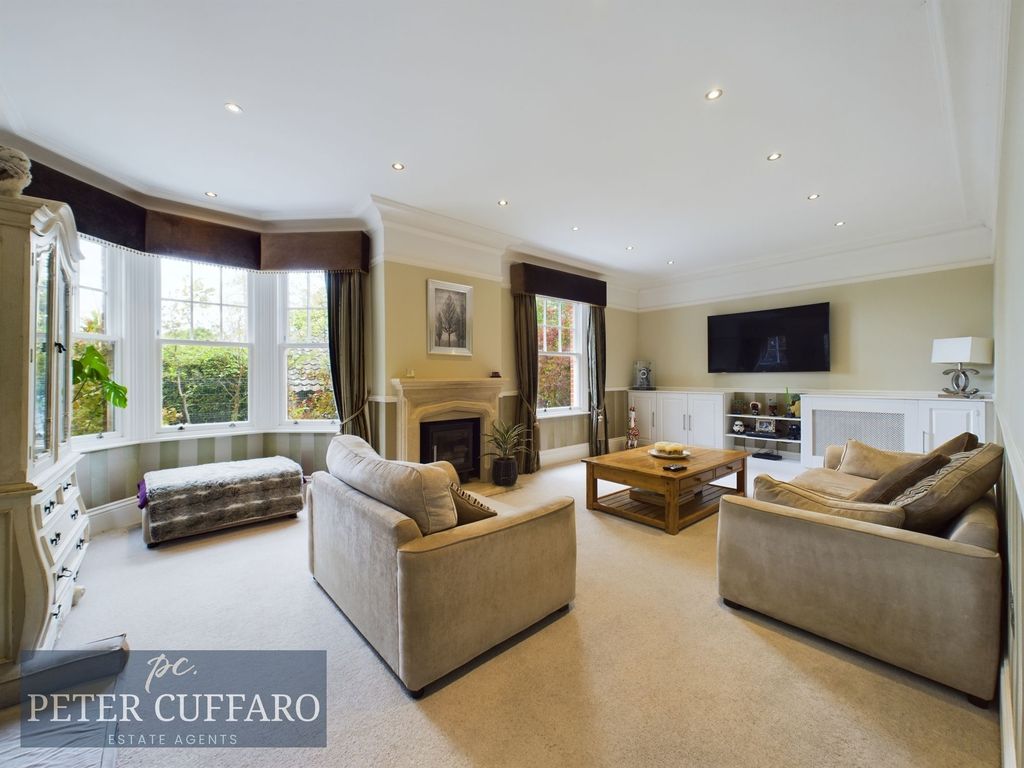 Property photo 2 of 40