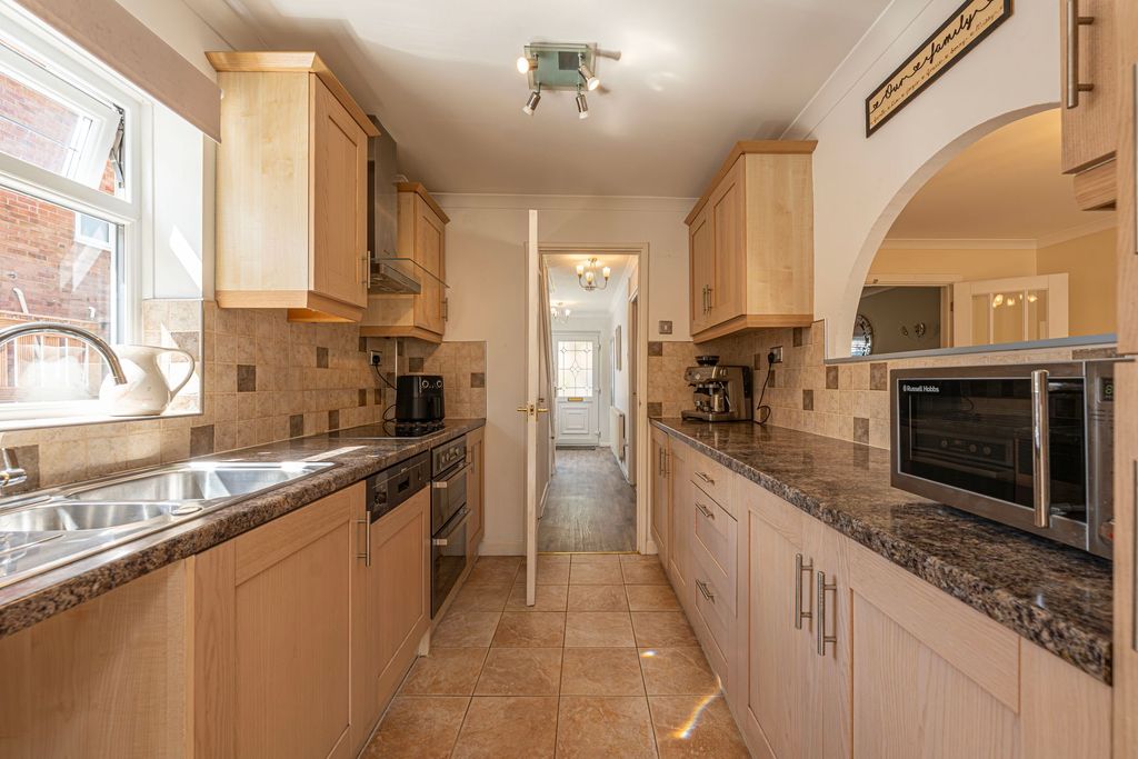 Property photo 2 of 36