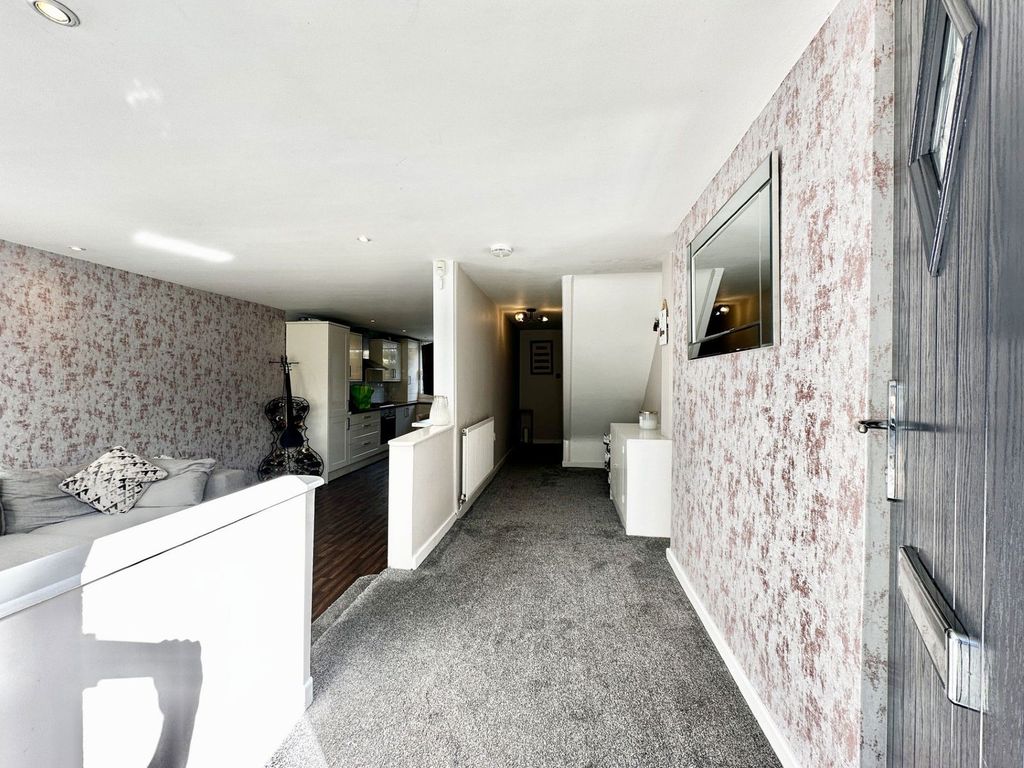 Property photo 3 of 37