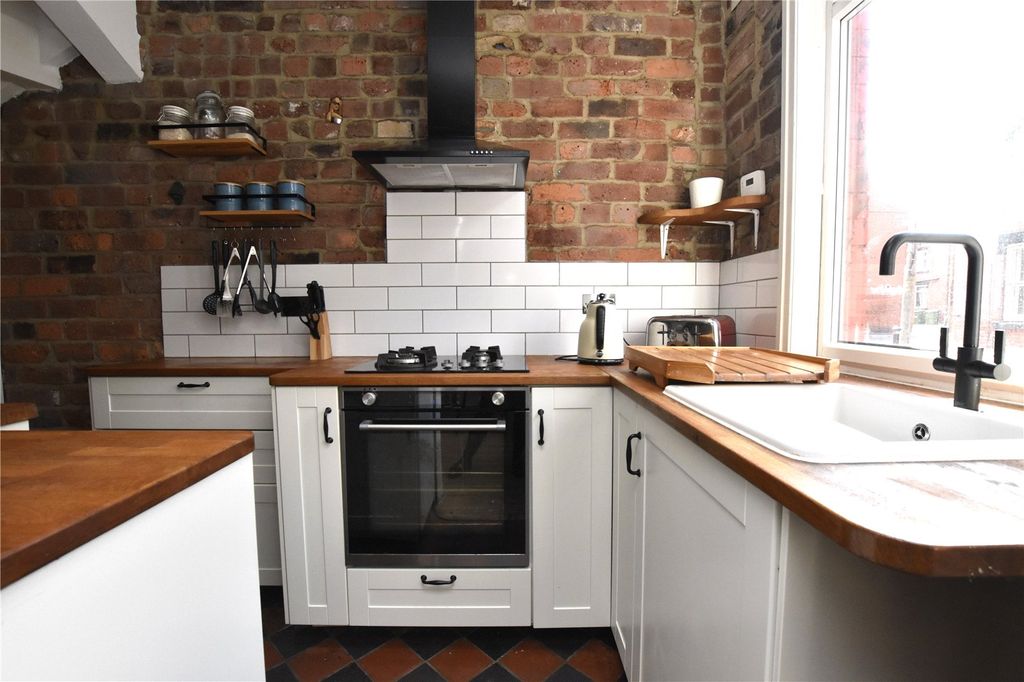 Property photo 1 of 11 Kitchen