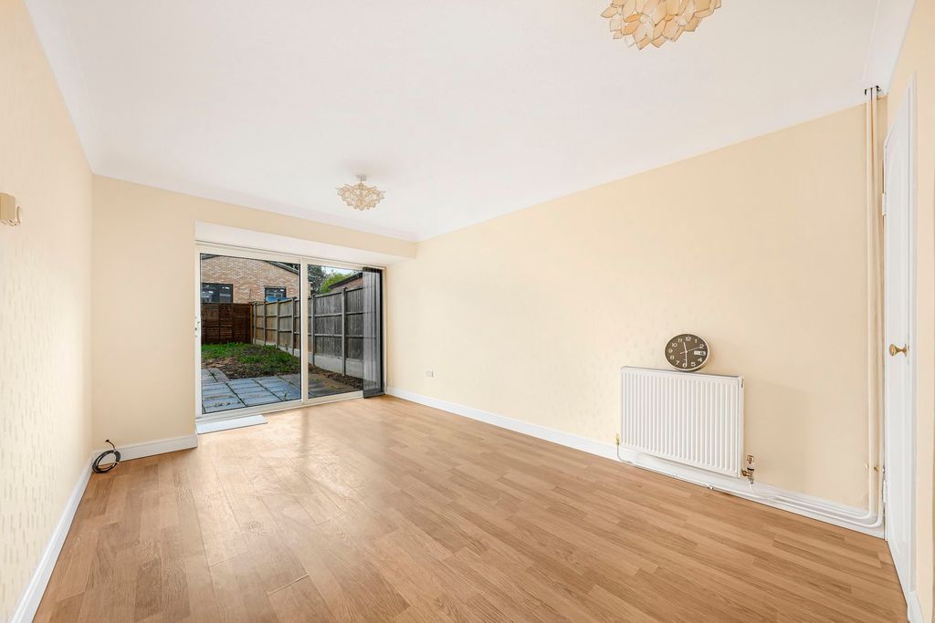 Property photo 2 of 28