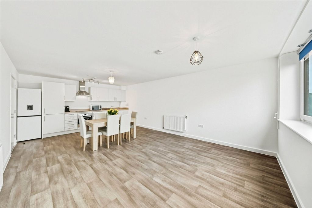 Property photo 3 of 17 Picture No. 06