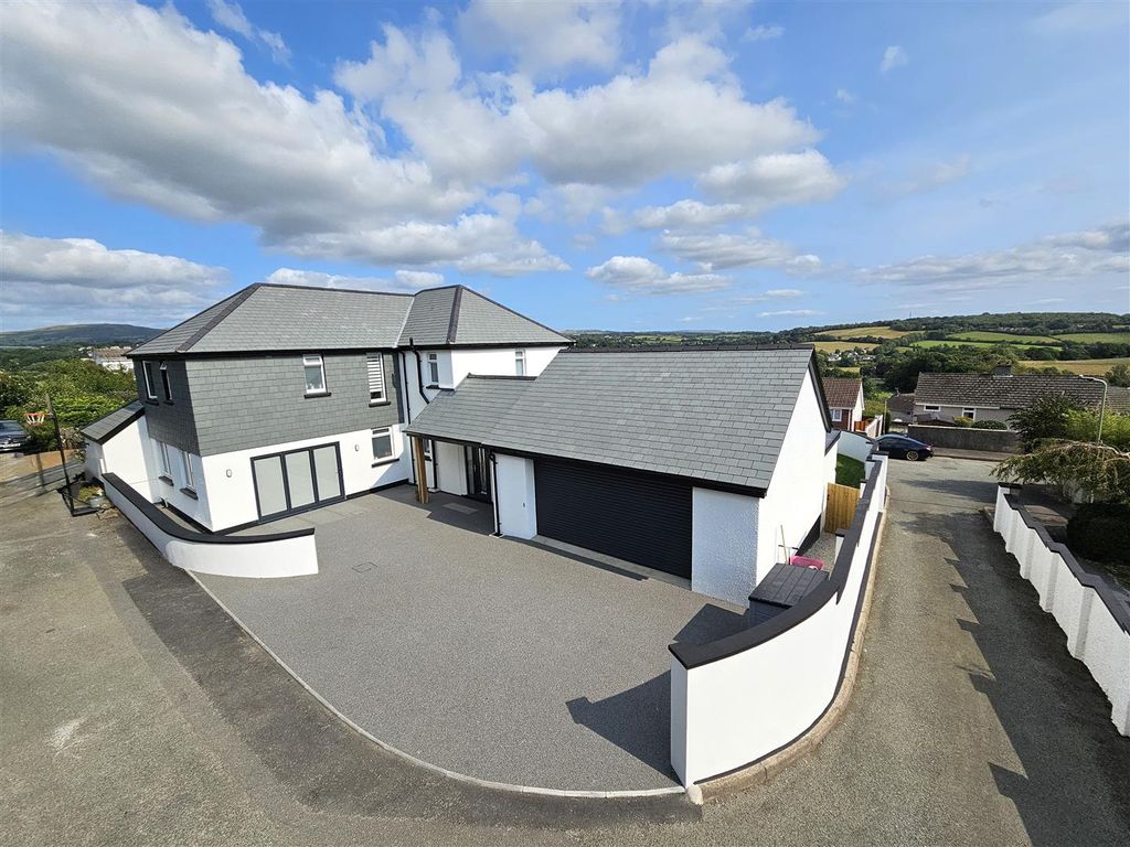 Property photo 1 of 30 Front (2).Jpg