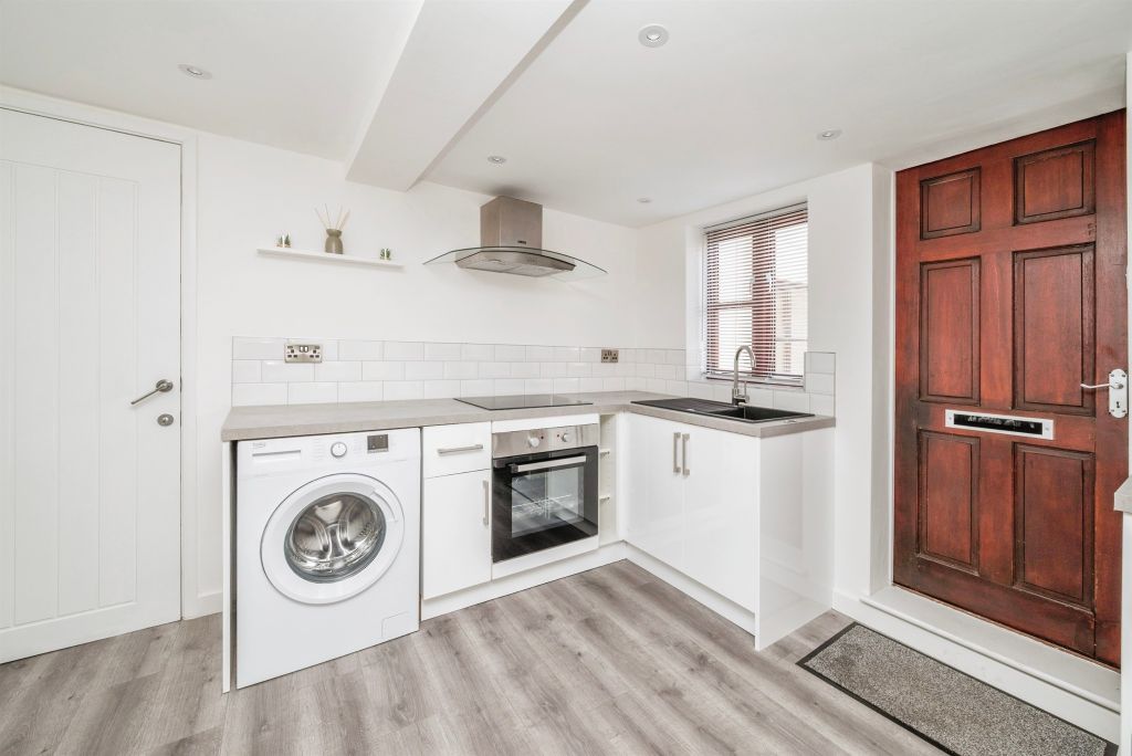 Property photo 2 of 9 Kitchen