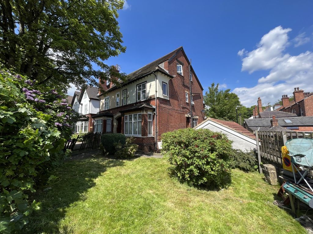 Property photo 1 of 25 External