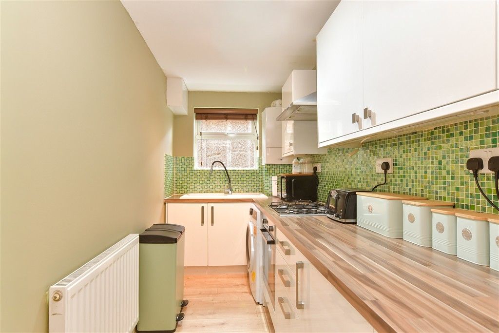 Property photo 2 of 9 Kitchen