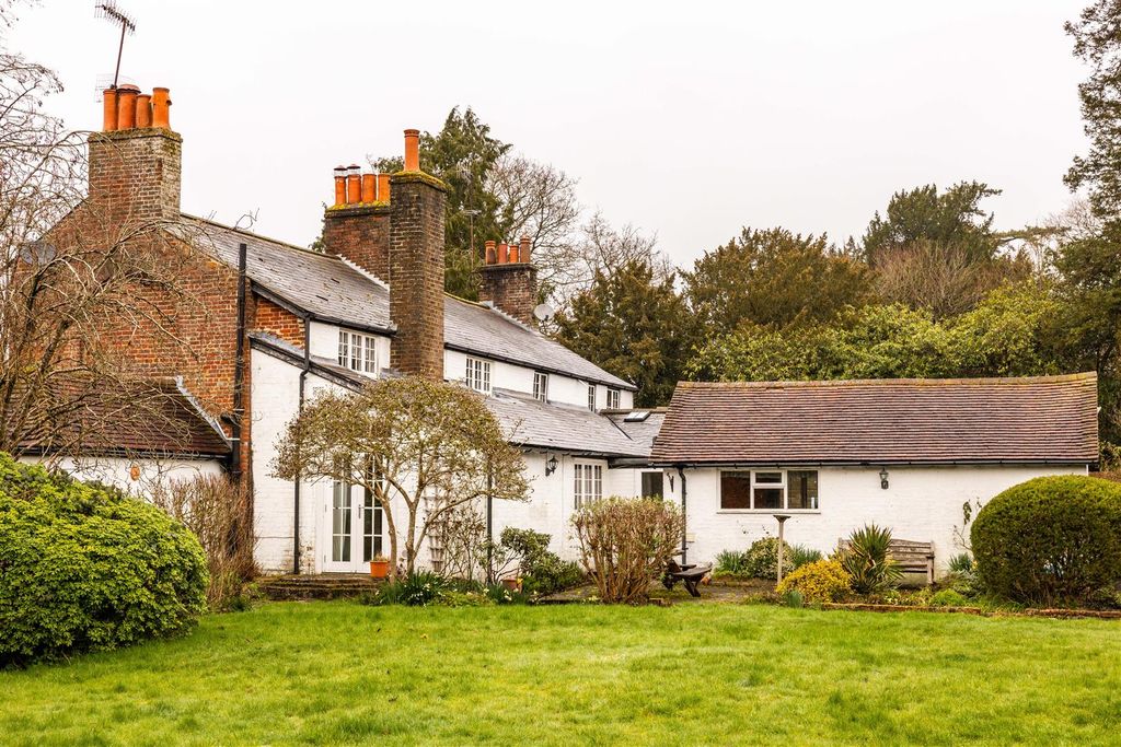 Property photo 2 of 25