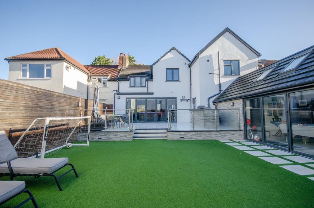 Property photo 3 of 32 Rear Garden Pic 2.Jpg