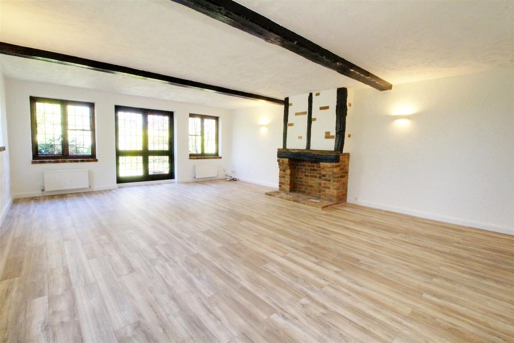 Property photo 3 of 13 Lounge3.Jpg