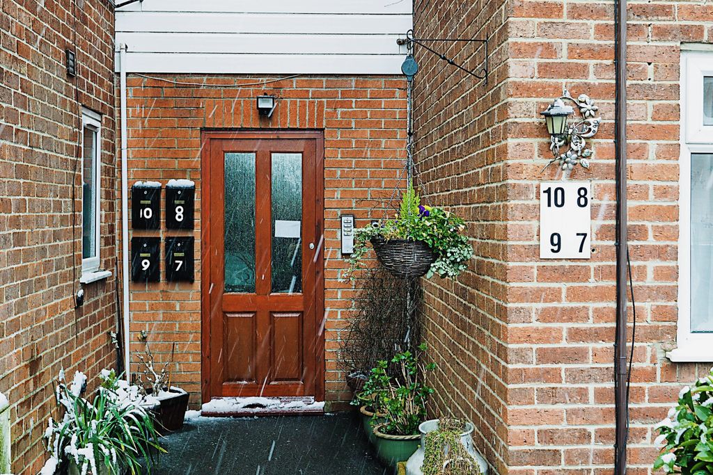 Property photo 2 of 14 Entrance