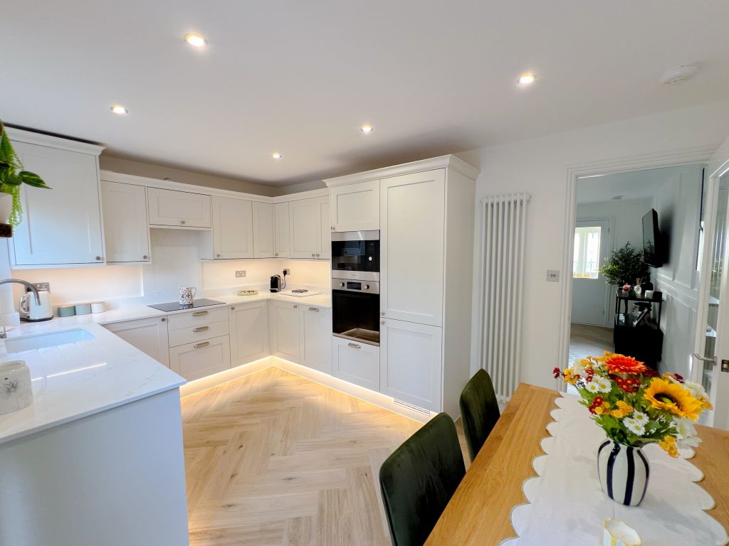 Property photo 1 of 18 Kitchen2