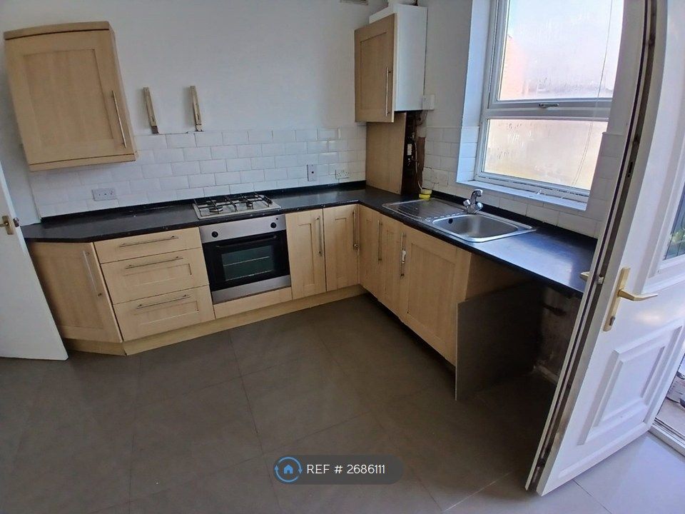 Property photo 3 of 8 Kitchen.