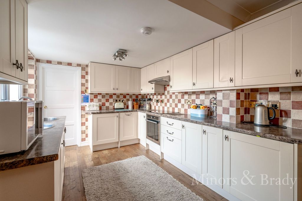 Property photo 3 of 21