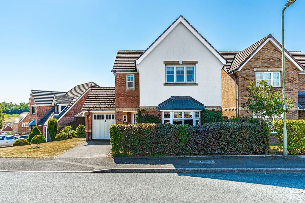 Property photo 1 of 32