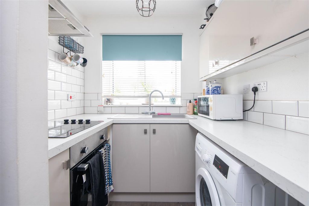 Property photo 3 of 15 Kitchen