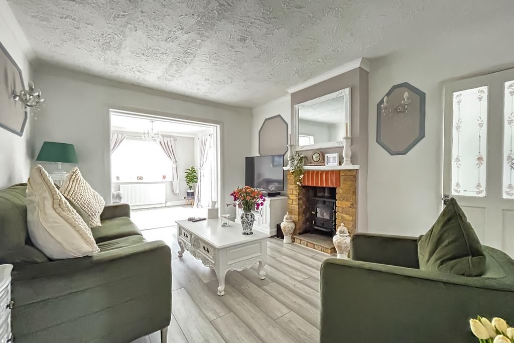 Property photo 2 of 37 Lounge