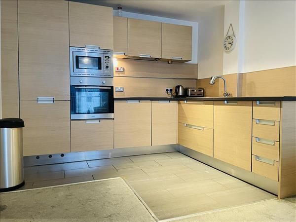 Property photo 3 of 7 Met1000781B.Jpg