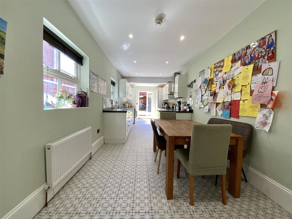 Property photo 3 of 16 Kitchen/ Breakfast Room