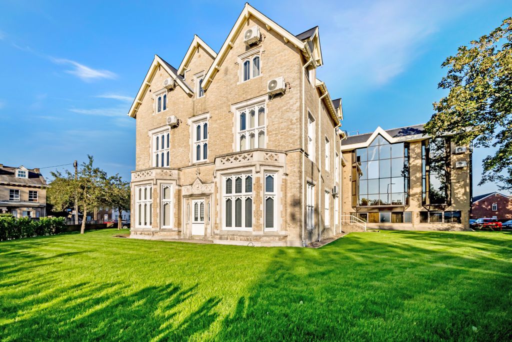 Property photo 1 of 14 Photo 12