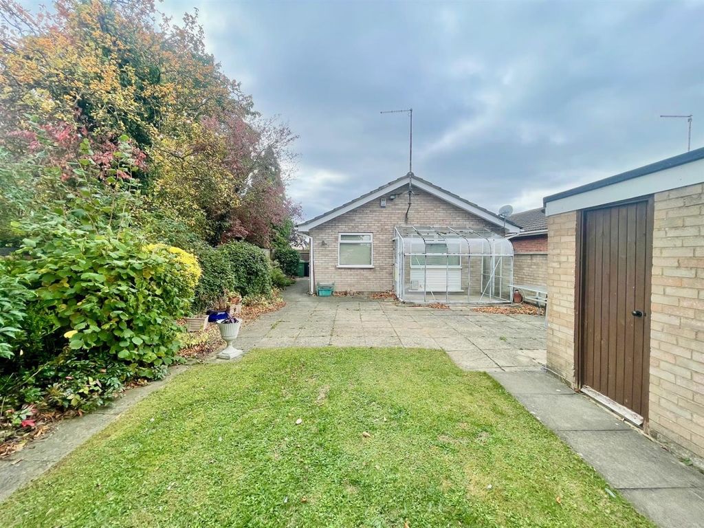 Property photo 3 of 12 Garden 2.Jpg