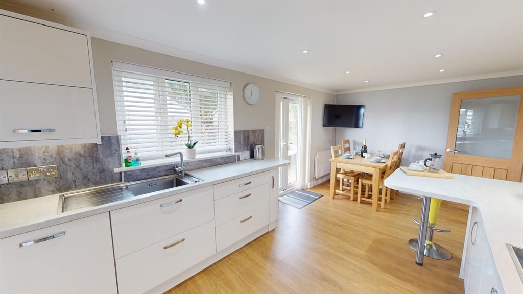Property photo 3 of 21 P1887B.Jpg