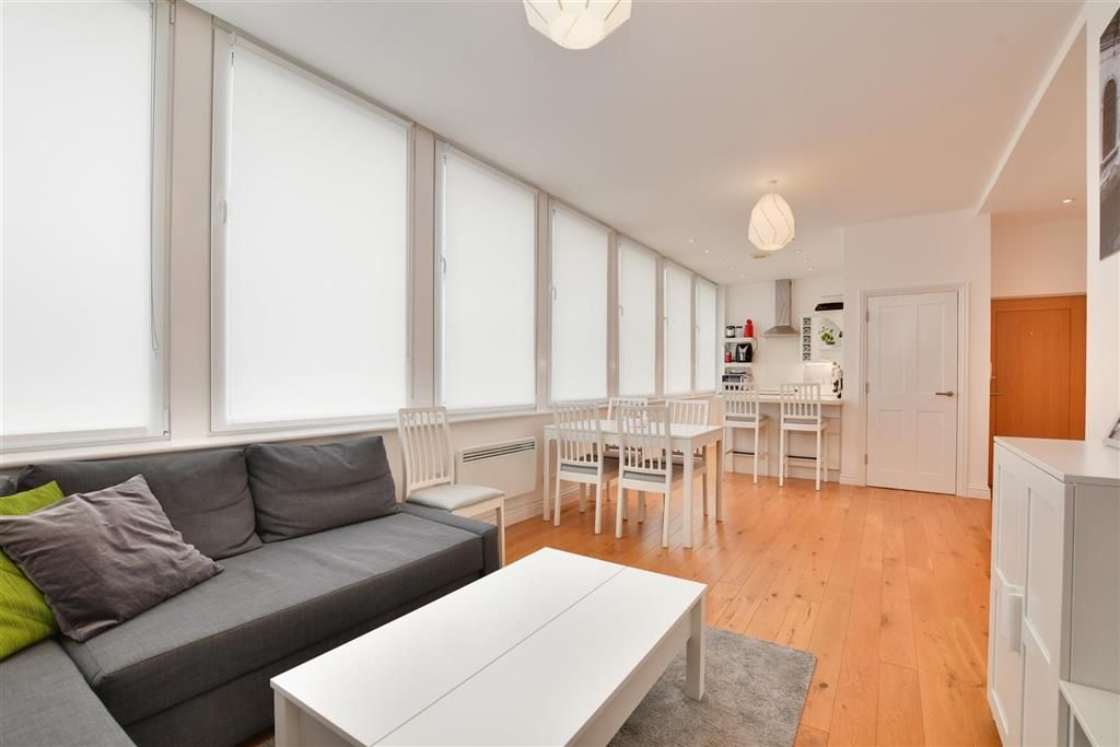Property photo 2 of 10 Lounge/Dining Area
