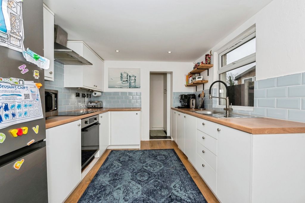 Property photo 2 of 19 Kitchen