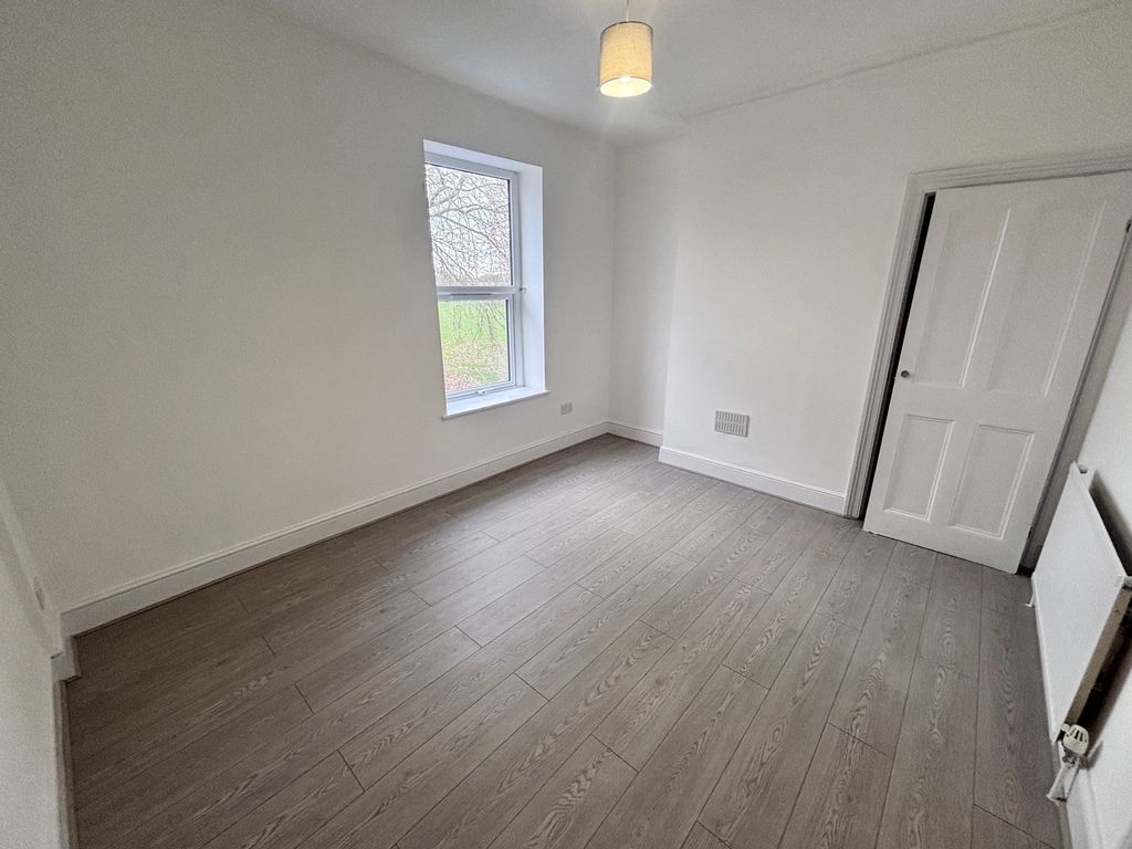 Property photo 3 of 6 Bedroom 1