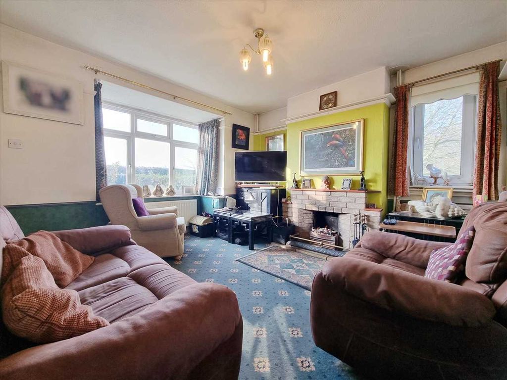 Property photo 2 of 12 Lounge: