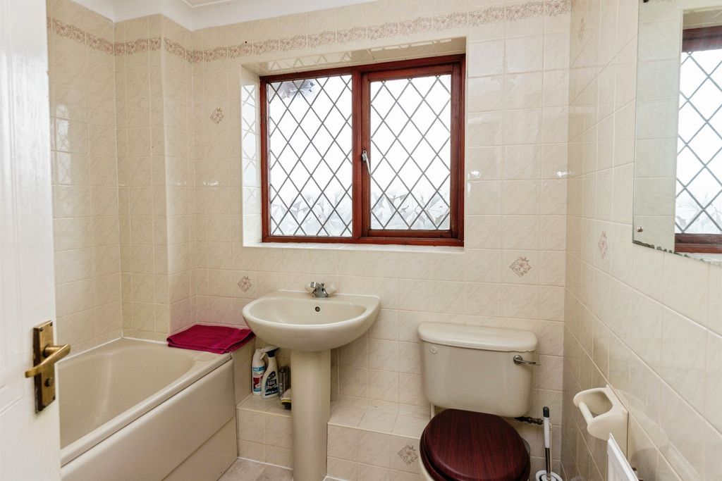Additional image 9 of 4 bed property for saleBaverstock Road, Poole BH12