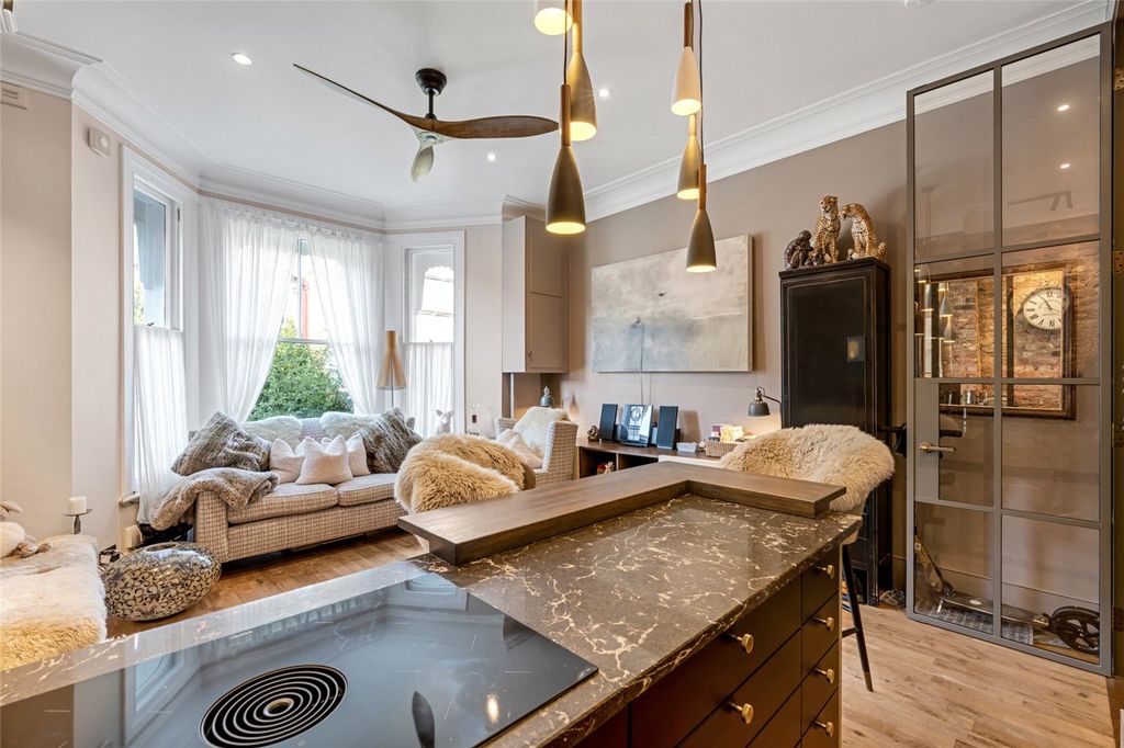 Property photo 2 of 19 Picture No. 09