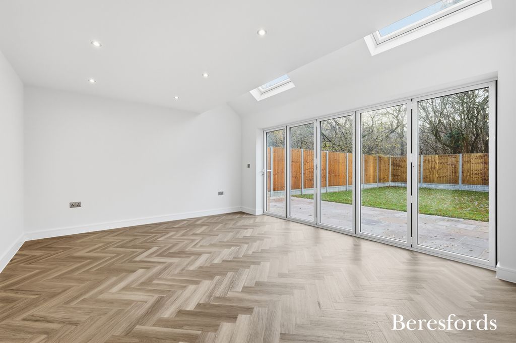 Property photo 3 of 20 Lounge View 1