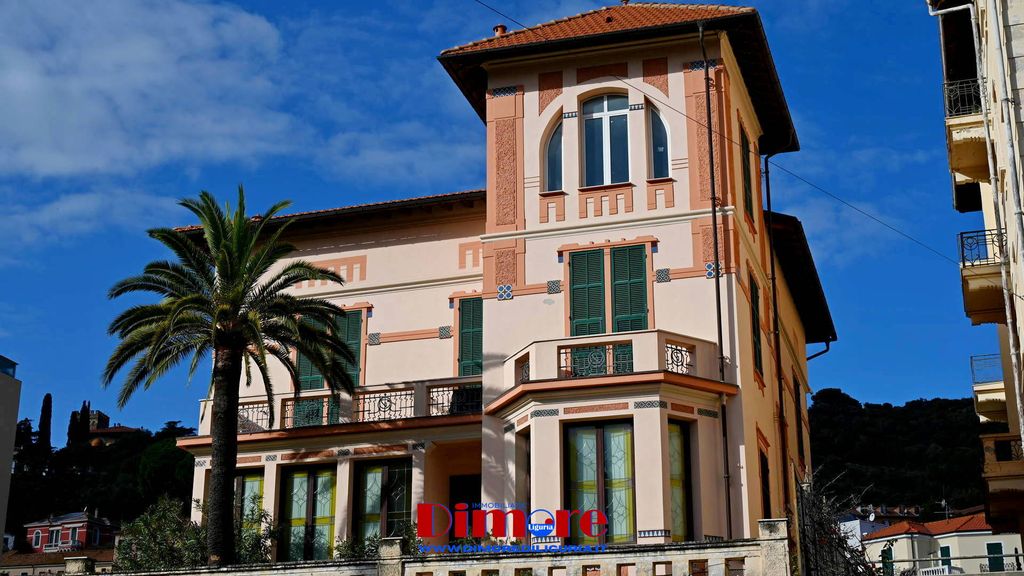 Property photo 1 of 50