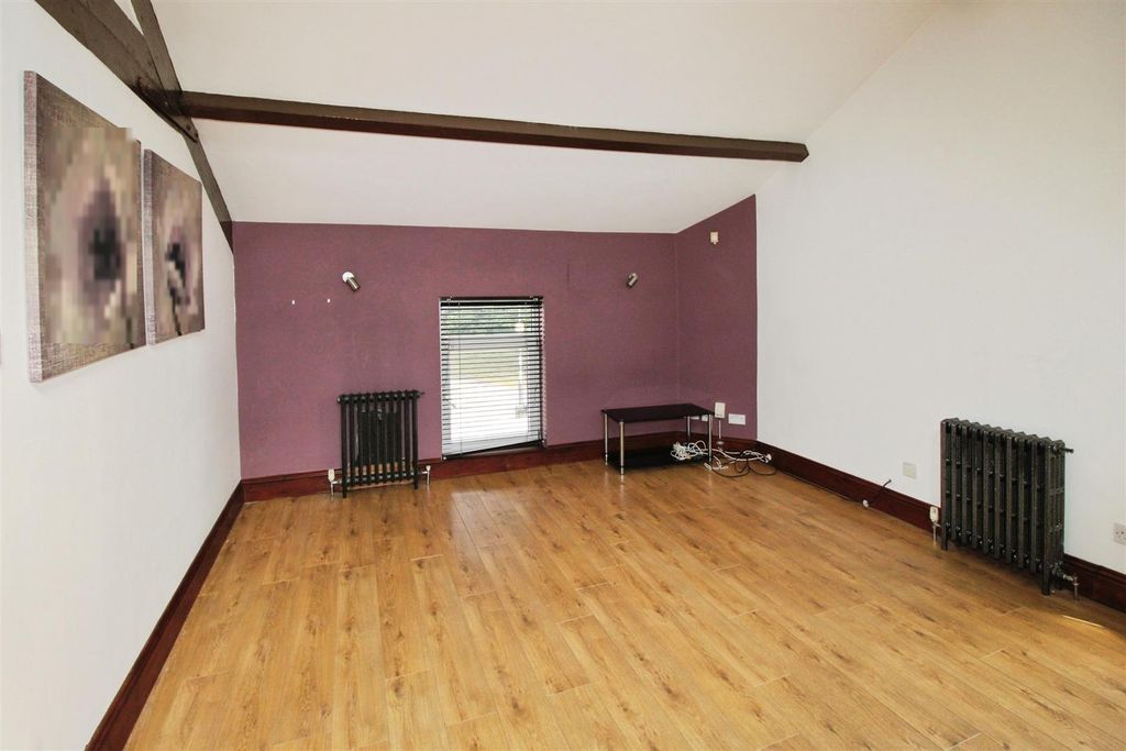 Property photo 2 of 8 Living Room/ Kitchen