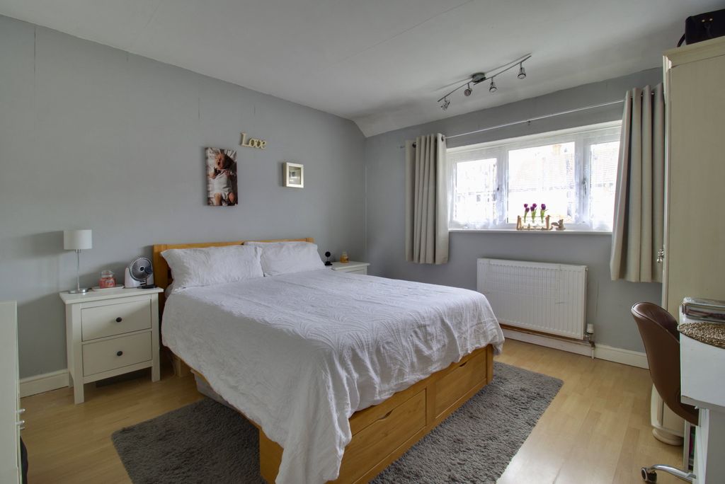 Property photo 3 of 22