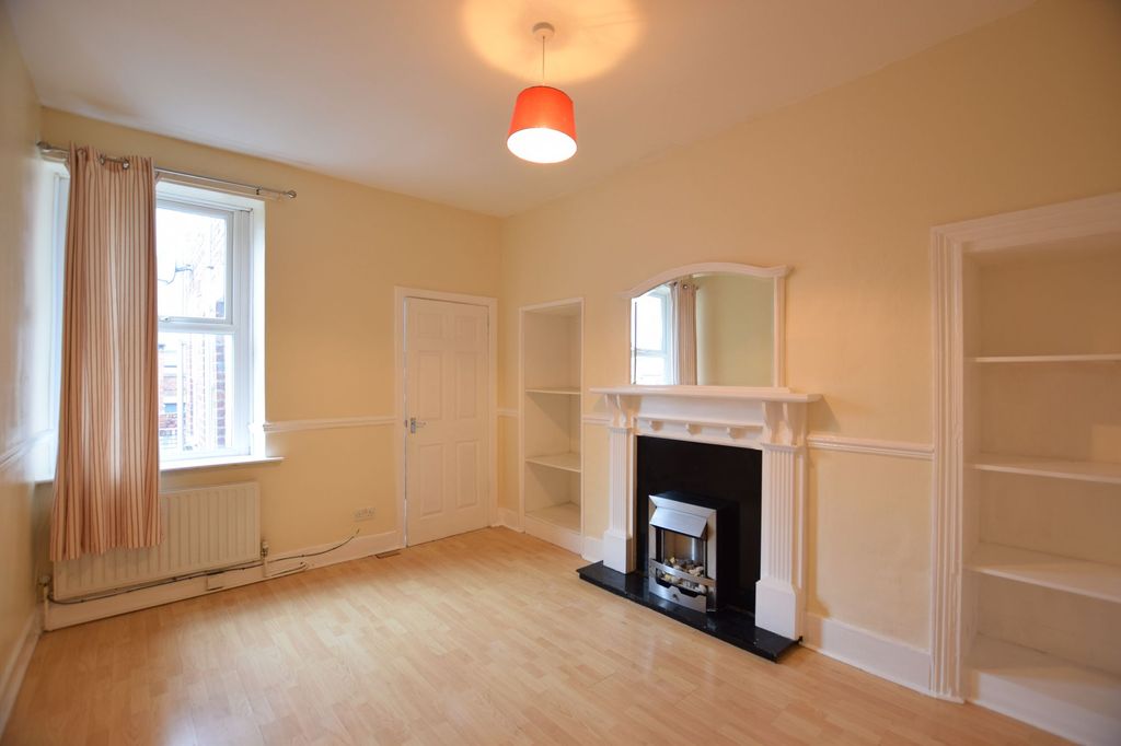 Property photo 2 of 7 Living Room