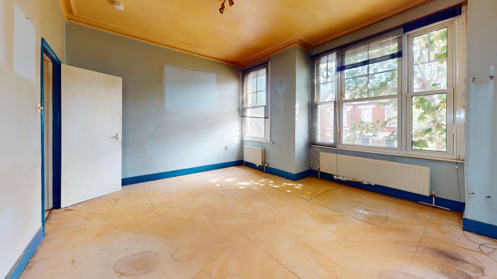 Property photo 2 of 14 Flat A, 82 Midmoor Road, Balham, London, Sw12 0Et