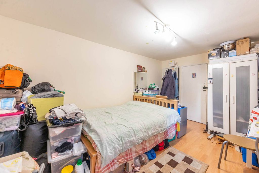 Property photo 3 of 6